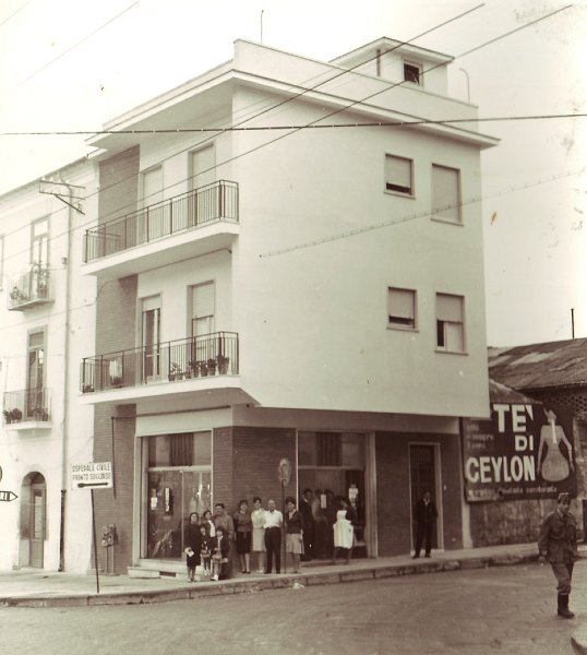 1961, inaugurazione del nuovo Bar a Porta Puglia _1.jpg